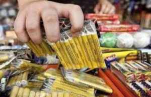 Capodanno, sequestrati 2500 fuochi d’artificio scaduti: denunciato negoziante