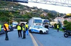 I gilet gialli bloccano il confine di Ventimiglia