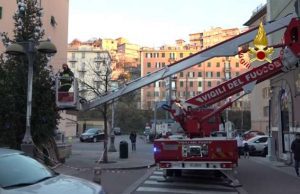 I VVF donano albero di Natale con 43 palline a Certosa | video