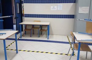 Quarto, bimbo col pasto da casa discriminato a scuola: chiuso in recinto e ghettizzato