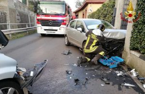 Frontale tra due auto a Fezzano, VVF sul posto