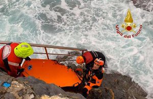 Capolungo, cadavere di una donna trovata tra gli scogli