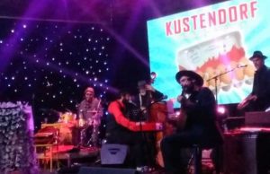 Ovunque proteggi: Vinicio Capossela commuove al Kustendorf