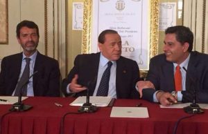 Minuto di silenzio per Silvio: consiglieri municipali M5S e sinistra lasciano l’aula