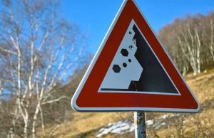 Celle Ligure, traffico sull’Aurelia per caduta massi sulla strada