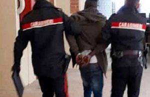 Caruggi: 19enne egiziano ruba nei supermercati, ma doveva essere in carcere Arcola, nordafricano spaccia droga: arrestato. Sequestrati 3 chili