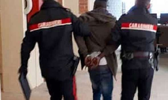 Cogorno, ecuadoriano si avvicina alla ex fidanzata nonostante divieto: arrestato