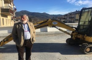 De Paoli con la ruspa, ma è per il ponte sul Pogliaschina: lavori quasi ultimati