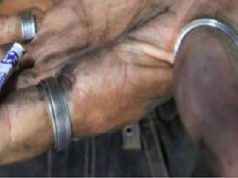 Caruggi, arrestati 3 spacciatori di crack senegalesi: già messi fuori Centro storico, senegalese spaccia crack: arrestato dai carabinieri