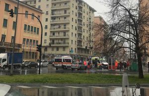 Incidente incrocio corso De Stefanis: auto contro ambulanza | Foto