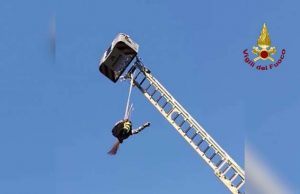 La Befana dei vigili del fuoco in piazza Matteotti | Video e Foto