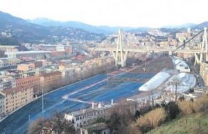 Sotto il ponte c’è blu, Bucci rassicura: sostanze innocue. Polemica mancata informazione