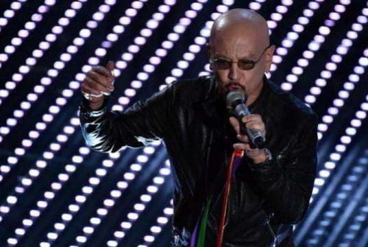 Verso Sanremo: pauroso testacoda della Maserati di Enrico Ruggeri sulla A10