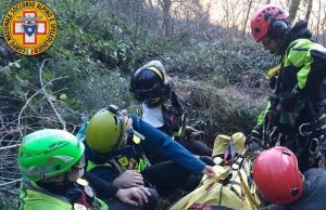 Cade facendo motocross sopra Alassio, salvato dal CNSAS e dai VVF