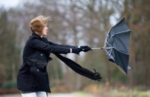 Avviso Arpal, vento forte in Liguria: raffiche fino a 120 km/h. Le previsioni meteo