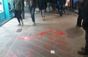 Vernice rossa, blitz contro i saldi alla Spezia: presi 14 vandali antagonisti