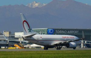 Marocchino rifiuta rimpatrio e paralizza aeroporto Torino. Voli dirottati su Genova e Linate
