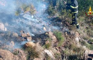 Rogo Prà, intervenuto elicottero Regione Liguria. Vento forte, forse origine dolosa