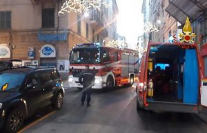 A fuoco motori frighi negozio via Galata: denso fumo anche in via XX Settembre | Video e Foto
