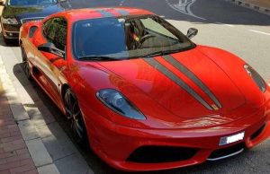 Rapina a Genova, rom estrae pistola e fugge con Ferrari F430: preso da campo nomadi Milano