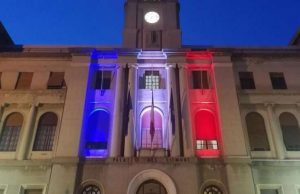 Ex ministro e attuale sindaco Scajola antigovernativo: tricolore Macron su Comune Imperia