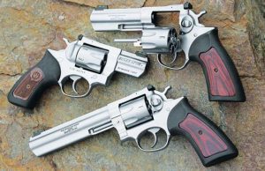 Armi rubate in casa a Parma: ritrovate presso un cassonetto dei rifiuti a Sarzana