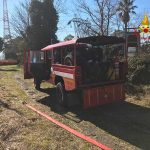 Incendio sterpaglie in zona Fabbriche a Voltri, VVF sul posto