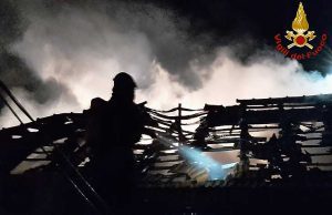 A fuoco canna fumaria abitazione ad Ellera, fiamme spente dai VVF