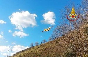 Dopo una notte di lavoro è ancora attivo l’incendio ad Arma di Taggia Dopo una notte di lavoro è ancora attivo l’incendio ad Arma di Taggia
