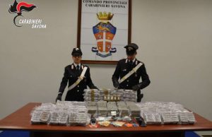 Hashish per piazze Genova e Savona: due marocchini arrestati a Novi Ligure con 90 chili