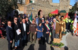 A Villanova d’ Albenga inaugurata la scultura di Flavio Furlani