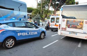 Minorenne aggredito su bus: la polizia individua l’autore