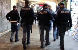 Caruggi terra di nessuno. Altra rapina a Sottoripa: vittima un 50enne francese