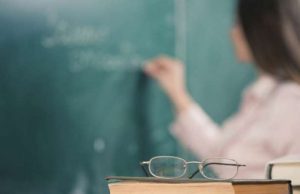 Prof. 38enne indagata per violenza sessuale: ha avuto un figlio da alunno di 13 anni