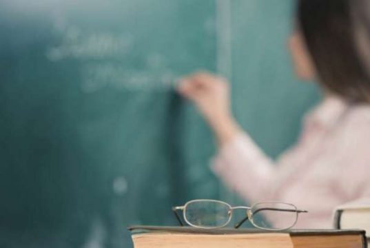 Prof. 38enne indagata per violenza sessuale: ha avuto un figlio da alunno di 13 anni