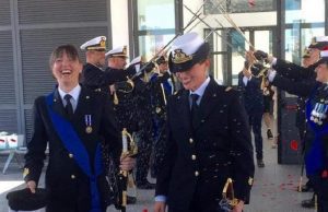 Si sposano due ragazze del corpo della Marina Militare