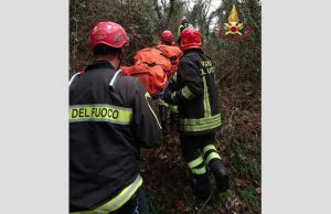 I vigili del fuoco soccorrono ciclista ad Ortonovo