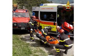 Turista milanese soccorsa dai vigili del fuoco su sentiero di Deiva