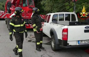 Pickup giù dalla scarpata a Quiliano, conducente leggermente ferito | Video