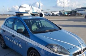 A Sanremo la polizia esegue rimpatro lampo di due pericolosi albanesi