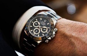 Colluttazione e rapina a Boccadasse: in due strappano Rolex a 68enne