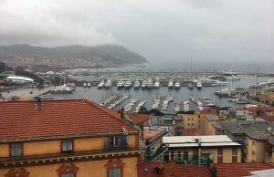 Monitor in tabaccheria e app per allerta meteo ad Imperia