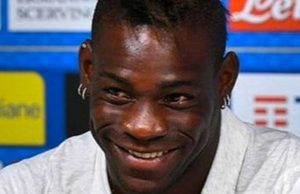 Scooter in mare a Napoli, Balotelli denunciato per istigazione a delinquere
