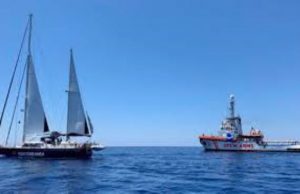 Nave Alex di Mediterranea ong è ora a 12 miglia da Lampedusa con 54 migranti a bordo