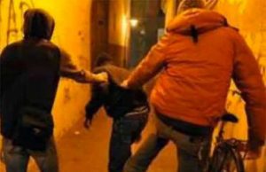 Rissa nella notte ad Altare in due aggrediscono 54enne: grave all’ospedale Rissa a colpi di machete a Caricamento, un ferito