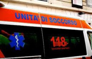 Mangiano pesce in un bar di via Cesarea: 10 finiscono all’ospedale