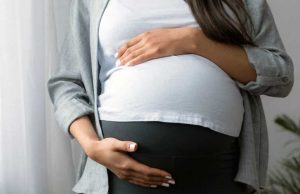 Becchi: utero in affitto barbarie e ora reato universale, però manca politica per famiglie