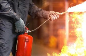 A Diano Marina interviene con estintore e salva figli e nipote