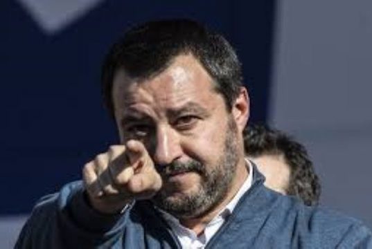 Appena sbarcato violenta bimba. Salvini: bravi, aprite i porti e accogliete ‘sta gentaglia