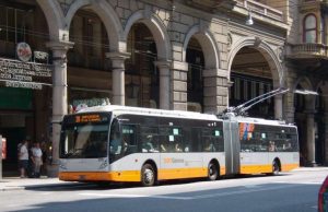 Allarme sicurezza sui bus: agenti della polizia locale a bordo dei mezzi AMT Genova Al via bonus trasporti da 60 euro, come richiederlo